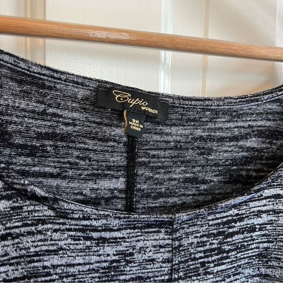 Cupio Black and Gray Asymmetrical Tunic with 3/4 Sleeves - Picture 3 of 6